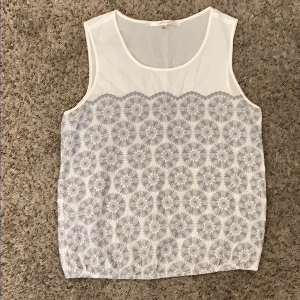 Women’s causal tank top.
